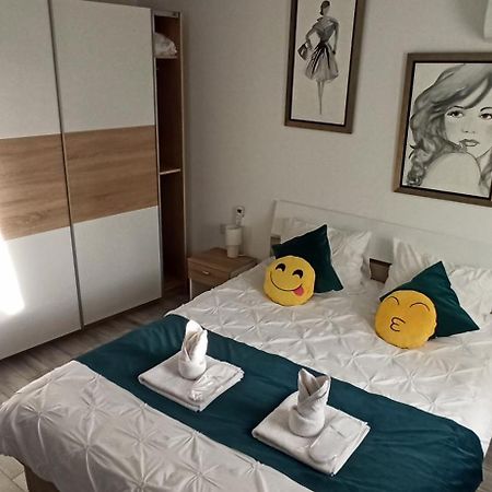 Comfortable Apartment University Square ブカレスト エクステリア 写真